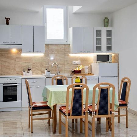 Goldfinch Estate Apartment บานโจเล ภายนอก รูปภาพ