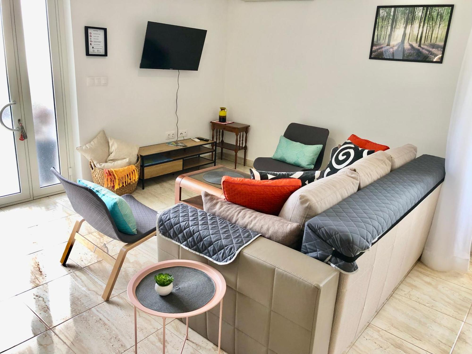 Goldfinch Estate Apartment บานโจเล ภายนอก รูปภาพ