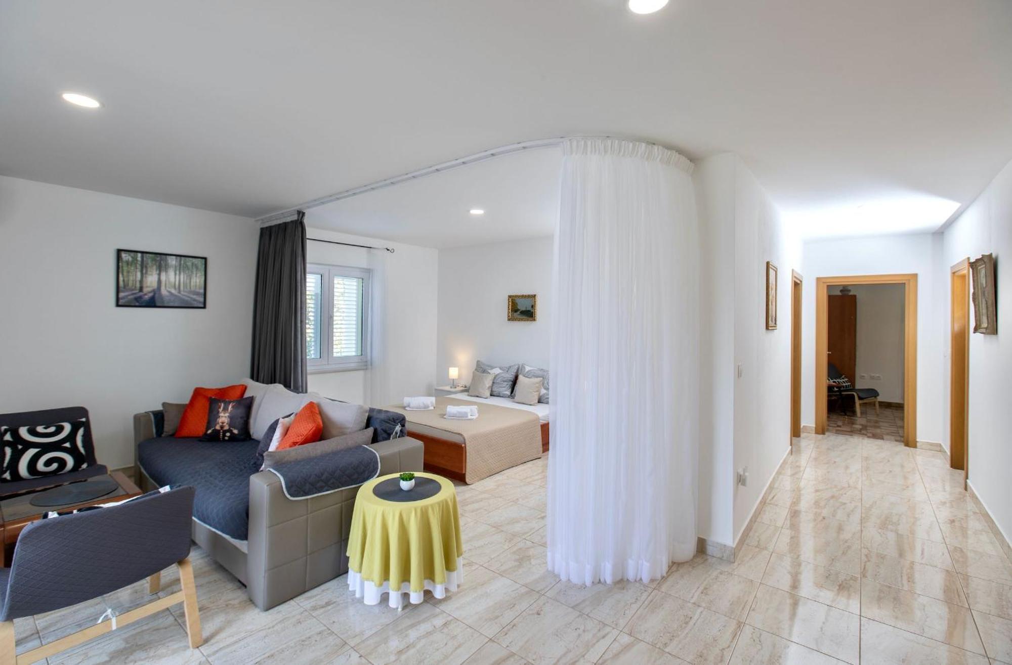 Goldfinch Estate Apartment บานโจเล ภายนอก รูปภาพ